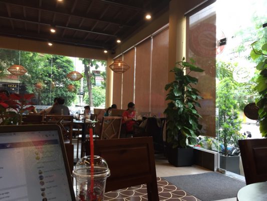 Lắp đặt rèm cửa cafe Highlands quận Tân Phú
