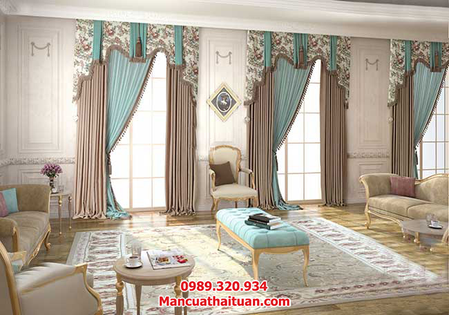 Với thiết kế cách điệu của rèm cửa cùng các dải yếm của bộ rèm này tạo ra một không gian cổ điển cho phòng khách Với thiết kế cách điệu của rèm cửa cùng các dải yếm của bộ rèm này tạo ra một không gian cổ điển cho phòng khách